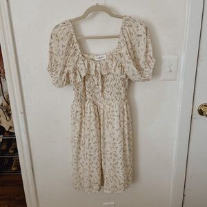 Dainty floral mini dress 🌸